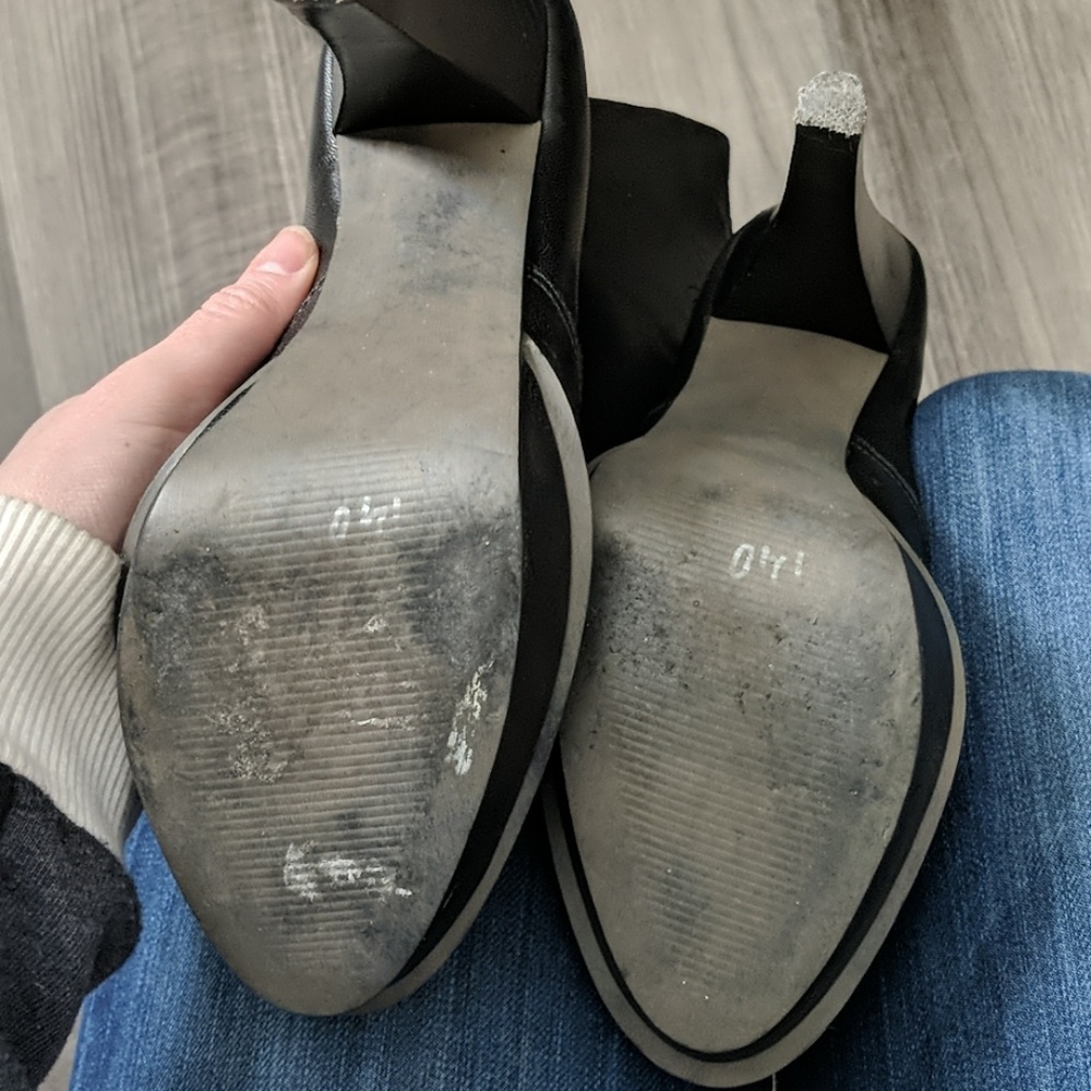 Reposh, cute pair of Calvin Klein boots - Picture 3 of 8